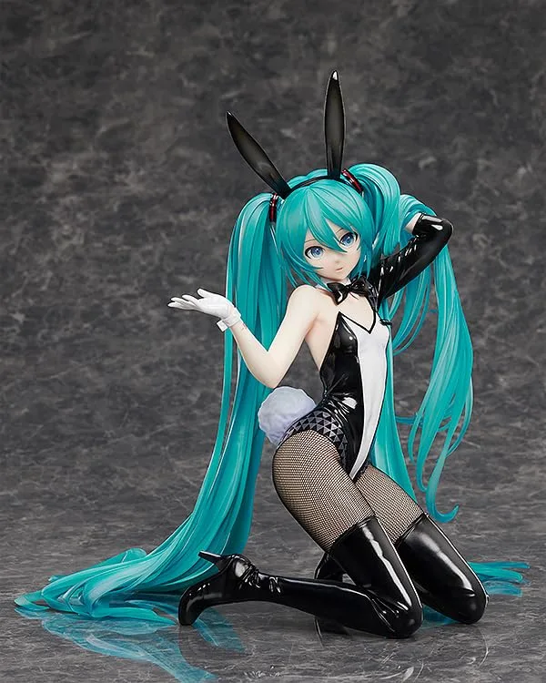 FREEing Vocaloid Hatsune Miku B-Style 1/4 Scale Bunny Version Shop Exclusive